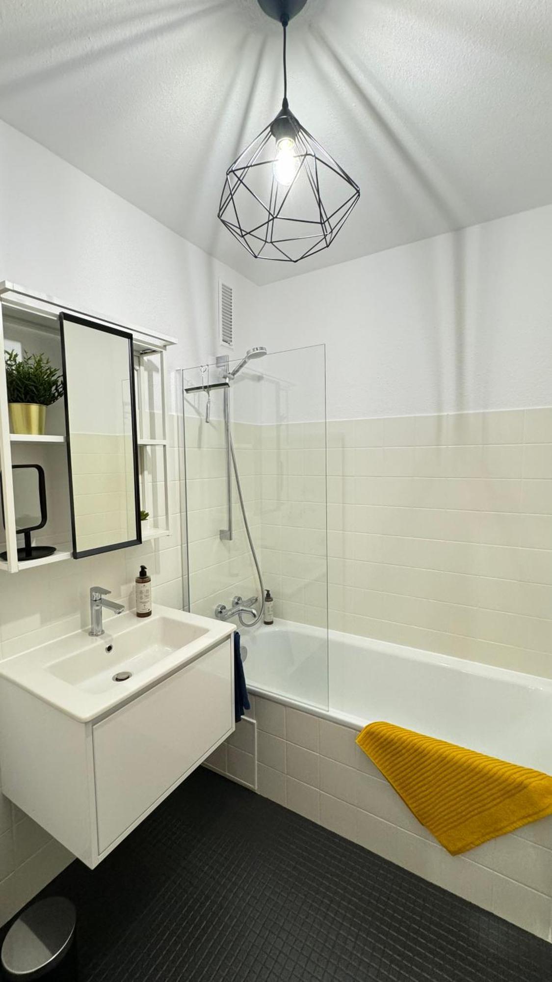 Sonniges City-Apartment Mit Suedbalkon Und Parklatz Neusass Extérieur photo
